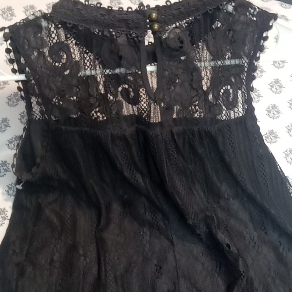 Pretty Black Lace  Top - Picture 15 of 16